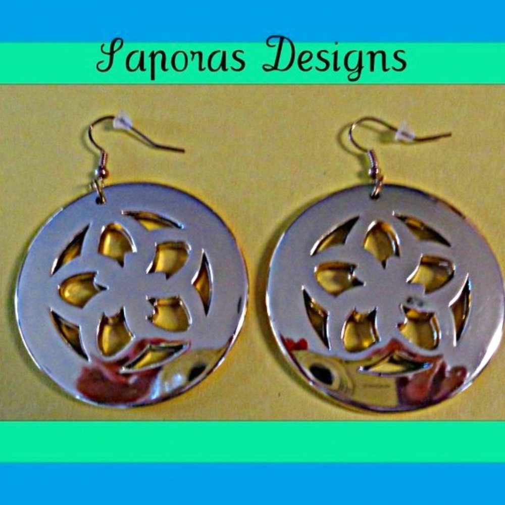 Gold Tone Round Circle Flower Design Dangle Earrings